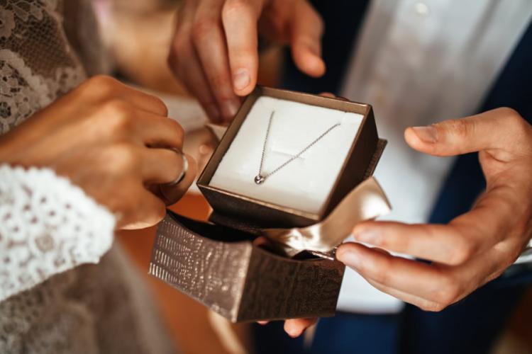 GIFTS - JEWELRY